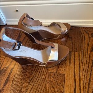 Aldo Elegant Brown Strappy wedge sandals sz 6